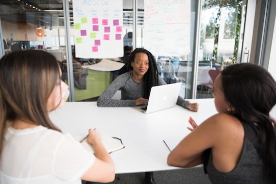 give constructive feedback to employees 1